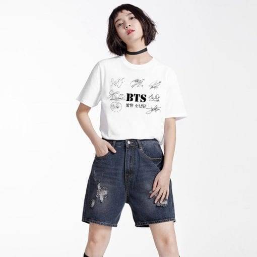 BTS Signature Print Women’s T-shirt Classic logo T-Shirts cb5feb1b7314637725a2e7: white